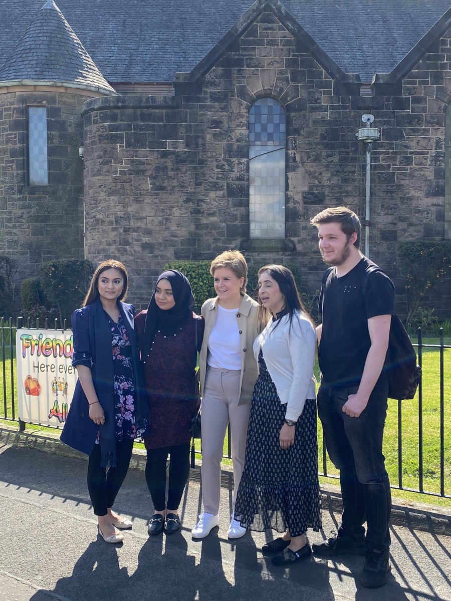 An afternoon campaigning with <a href="/NicolaSturgeon/">Nicola Sturgeon</a> in Drumchapel! 

Less than a week until the local government elections - we’re working hard for every vote💪. 

#VoteSNP💛