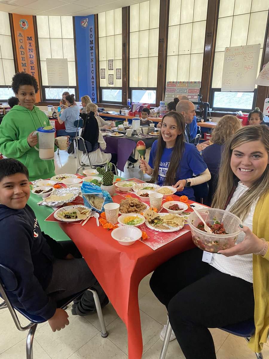 pollardjwawm's tweet image. Our “Math-Ster Chefs” did a great job serving their meals to their guests and #reflecting on their #processoflearning @WAWMFranklin @MayorDanDevine @CassWorm23 @KleinowskiC @gutzwillerwawm @crotteauj2 @CzaplewskiKatie #WAWMproud #teamenterprise