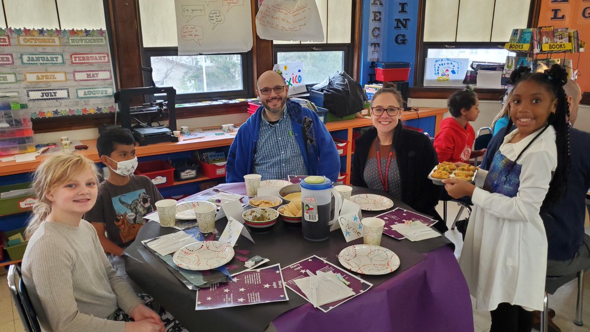 pollardjwawm's tweet image. Our “Math-Ster Chefs” did a great job serving their meals to their guests and #reflecting on their #processoflearning @WAWMFranklin @MayorDanDevine @CassWorm23 @KleinowskiC @gutzwillerwawm @crotteauj2 @CzaplewskiKatie #WAWMproud #teamenterprise