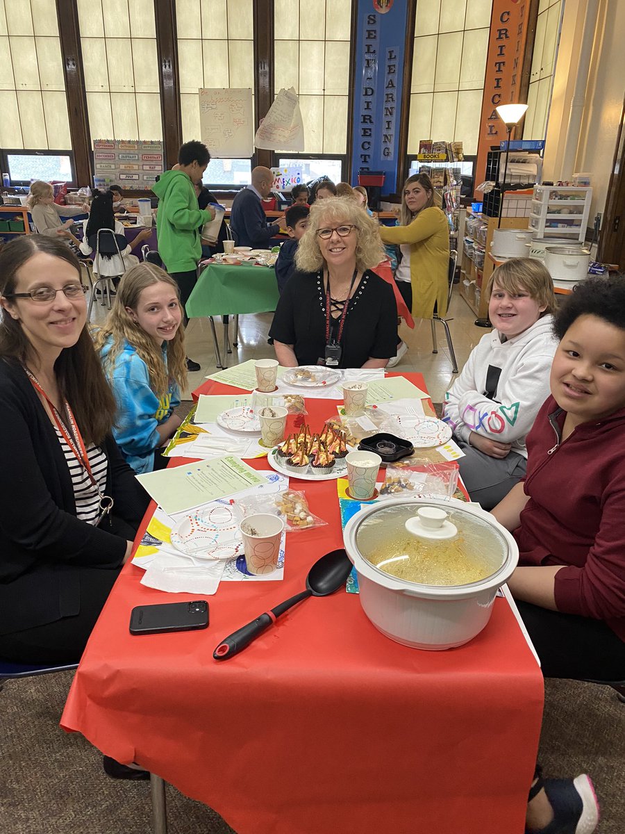 pollardjwawm's tweet image. Our “Math-Ster Chefs” did a great job serving their meals to their guests and #reflecting on their #processoflearning @WAWMFranklin @MayorDanDevine @CassWorm23 @KleinowskiC @gutzwillerwawm @crotteauj2 @CzaplewskiKatie #WAWMproud #teamenterprise