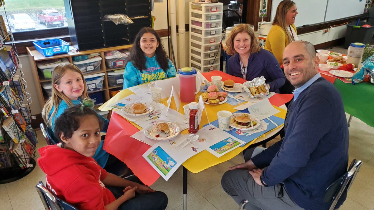 pollardjwawm's tweet image. Our “Math-Ster Chefs” did a great job serving their meals to their guests and #reflecting on their #processoflearning @WAWMFranklin @MayorDanDevine @CassWorm23 @KleinowskiC @gutzwillerwawm @crotteauj2 @CzaplewskiKatie #WAWMproud #teamenterprise