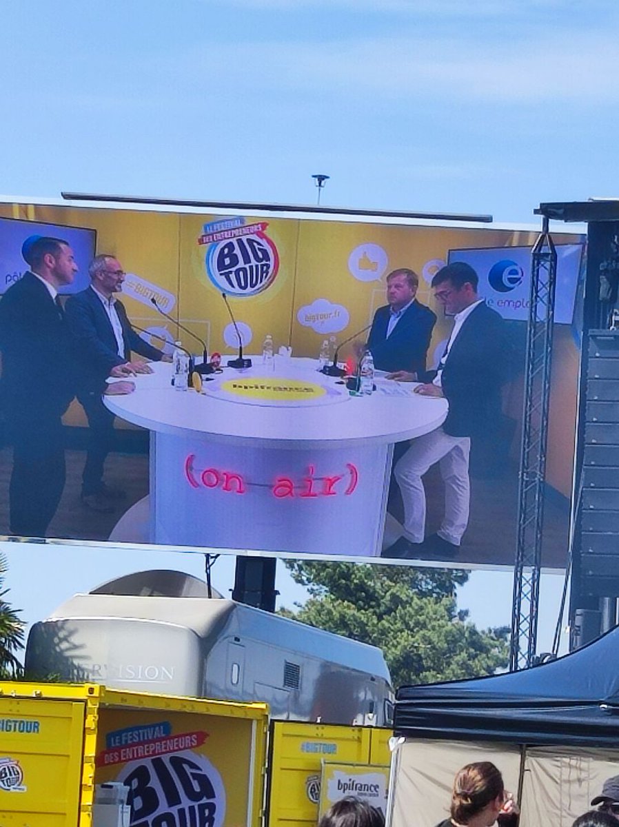 HervRenaud2's tweet photo. En direct du#bigtour au #zoodebeauval en partenariat avec #BPI, les équipes #poleemploi du #Loiretcher partenaires des #entrepreneurs, #porteurs de projets et des #entreprises dans leurs #recrutements👍
#tousmobilisés https://t.co/oaD7FY20V4