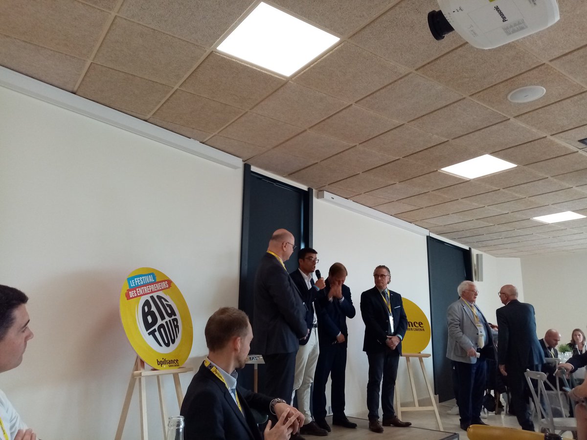 En direct du#bigtour au #zoodebeauval en partenariat avec #BPI, les équipes #poleemploi du #Loiretcher partenaires des #entrepreneurs, #porteurs de projets et des #entreprises dans leurs #recrutements👍
#tousmobilisés