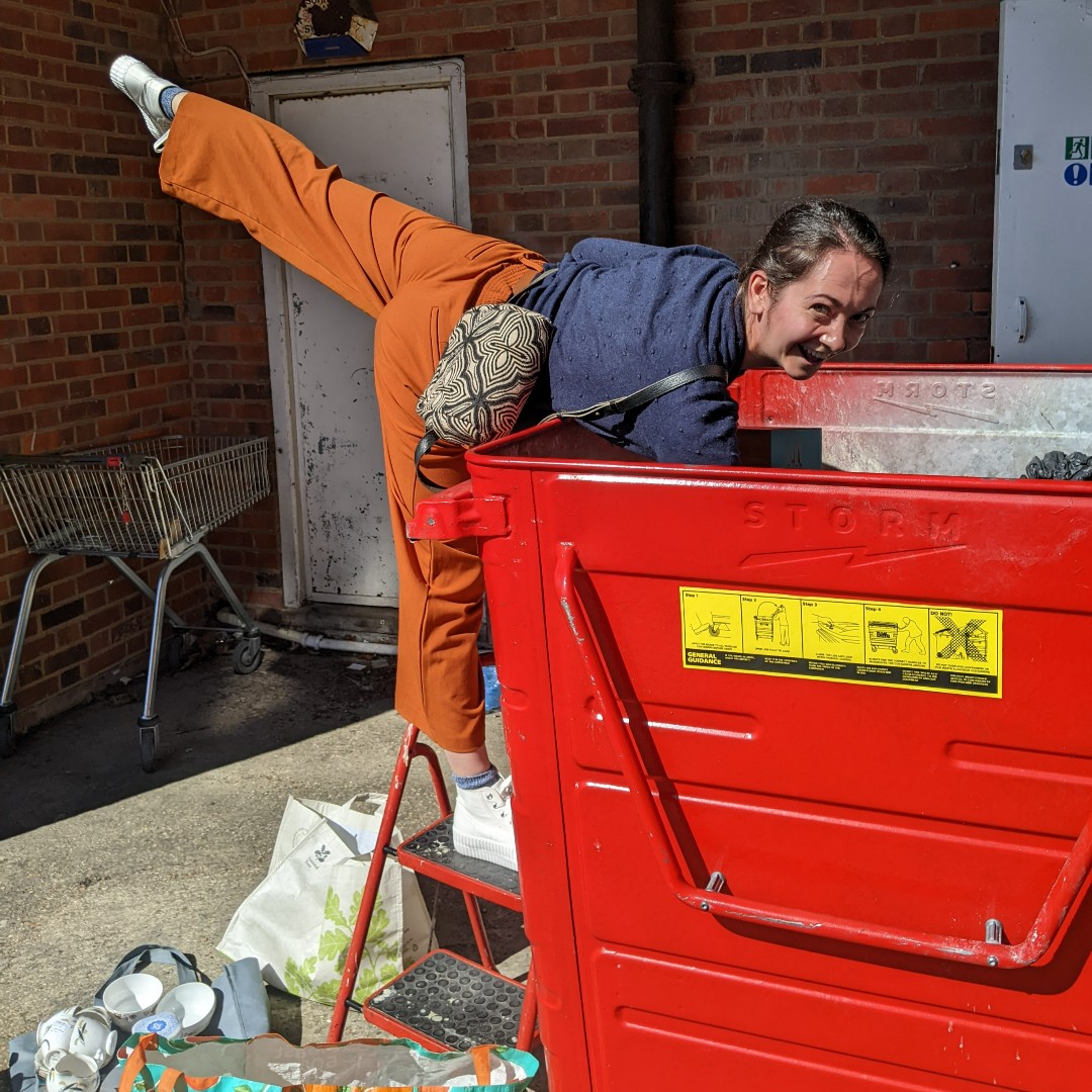thespringhavant's tweet photo. We're all about sustainability here at The Spring, and we love the talented artists on our Play Artist in Residence programme, so we always give them the good jobs... #SkipDiving
#WeHadPermission #Springsustainability #sustainability #sustainabilityatthespring #PAIR #playartist https://t.co/FjWBLRTVGm
