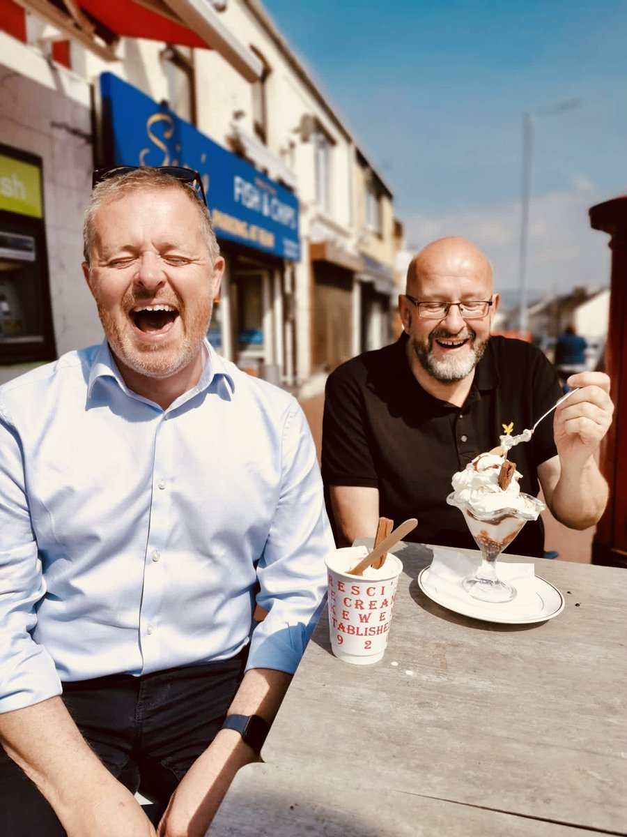 Jeremy_Miles's tweet photo. Enjoying a Cresci’s ice cream courtesy of @MikeFromNeath1 in a break from campaigning. Diolch Mike!
Mwynhau hufen ia Cresci’s yn yr haul yn ystod saib yn yr ymgyrchu!
#makeminea99
🌞🌹🏴 https://t.co/rvsezZMRKg