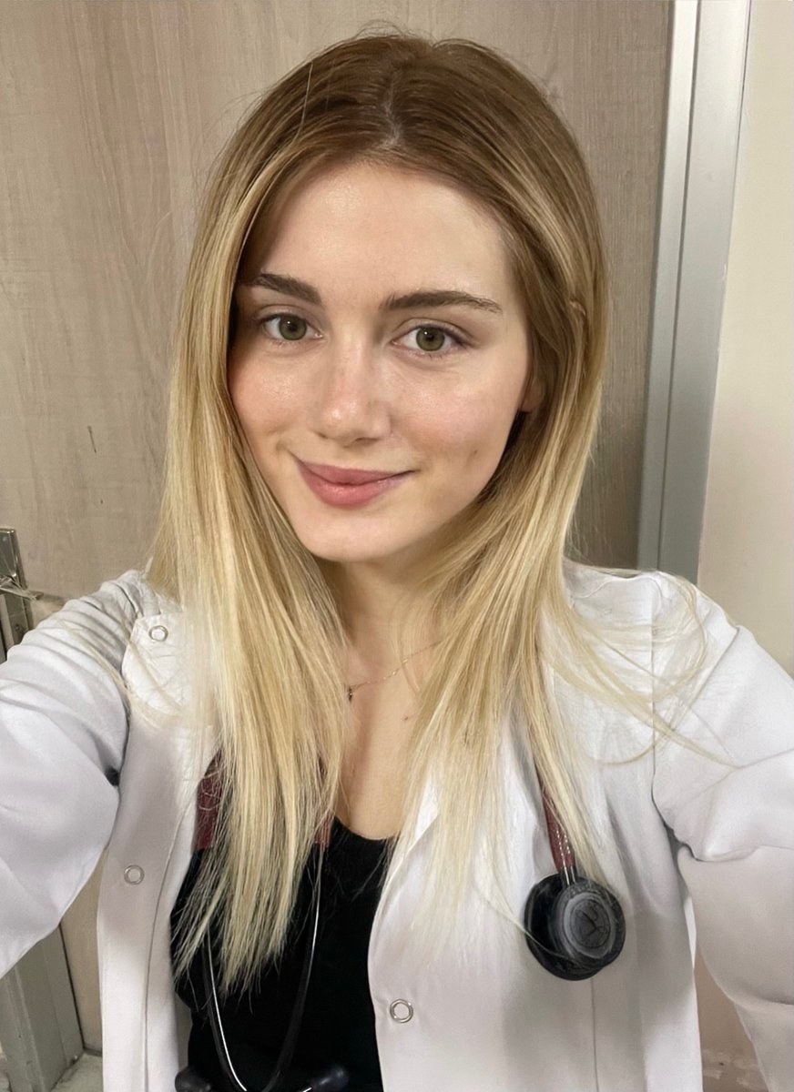 6 yıllık tıp fakültesinin son nöbetinden selamlar. Birileri mezun olmak üzere👩🏼‍⚕️