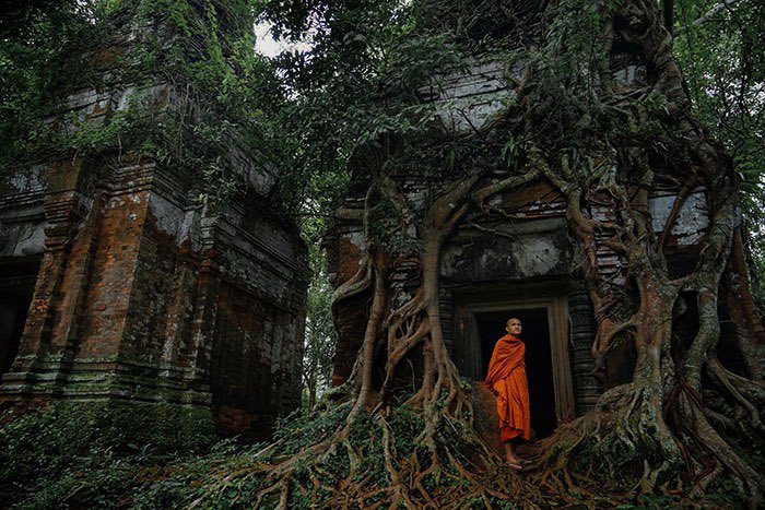 AsiaBackroad's tweet photo. A photo taken by our local tour guide during the rainy season❤️❤️
.
.
#temple #monks #angkorwat #taprom #bayontemple #beautiful #siemreap #cambodia #trip #adventure #cycling #bikingtour #vacation #family #familyvacation #daytours #explore #discover #travelphotography https://t.co/BJs0Tf4zMy