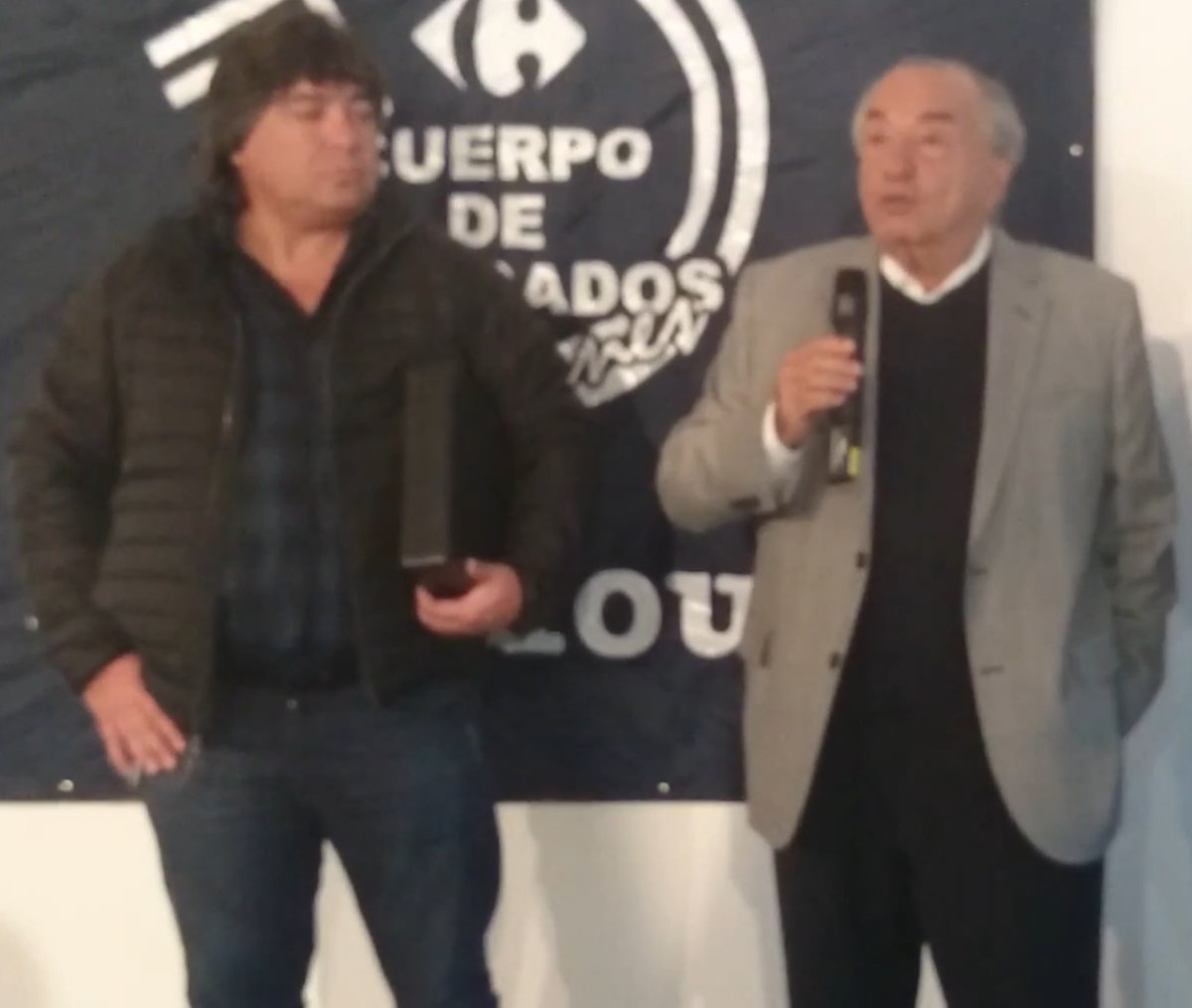 Pero Peter, si tu jefe es el traidor N°1..te lo pesento: <a href="/MuerzaRamon/">Ramon Muerza</a>, de azul a granate, de comercio a camioneros y de PRO a peronista

<a href="/amadomario/">Mario Amado</a> <a href="/m_migliore/">Mario Migliore</a> <a href="/lpsargentina/">La Pelota Sindical</a> <a href="/cocorojas83/">Jose Rojas</a>