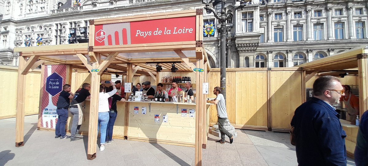 jeunesagri44's tweet photo. 📢  Top départ de l'événement "Les Toqués de l'Agriculture" sur le parvis de l'hôtel de ville de Paris 

🍽 D'aujourd'hui à dimanche, venez découvrir les produits ligériens en compagnie de nos JA régionaux ! https://t.co/ueJLMwHweH