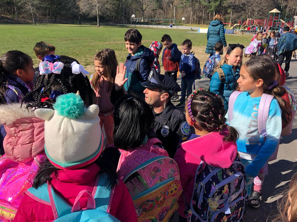 AndoverPS's tweet photo. Thank you @AndoverMassPD for greeting our elementary students this morning for High Five Friday! Great way to end the week! https://t.co/Ls2SJTFyyW