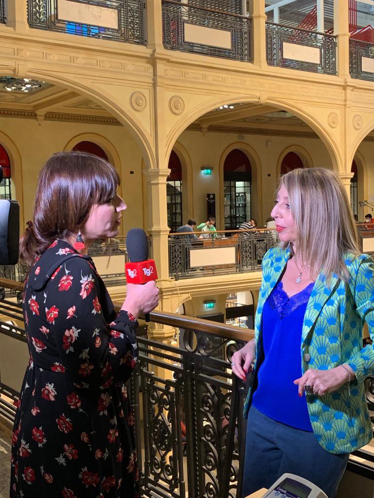 IsaGrassano's tweet photo. I backstage speciali. Le #interviste belle...
🤩Domani,30 aprile, sarò ospite di Tg2 Week end, la rubrica culturale del #Tg2, per parlare (sì ancora!!!) del mio #romanzo Un giorno sì un altro no (@giraldieditore), insieme alla magica Carola Carulli
📺 1330 su Rai 2
#libriintv https://t.co/1wrHH3N1kn