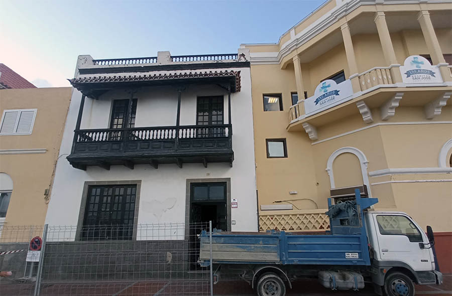 LasCanteras's tweet image. Última hora 📣

La Dirección General de Patrimonio Histórico del Gobierno de Canarias está intentando parar el derribo de la casa del Dr . Apolinario. 
Se quiere ganar tiempo para sopesar su valor histórico.