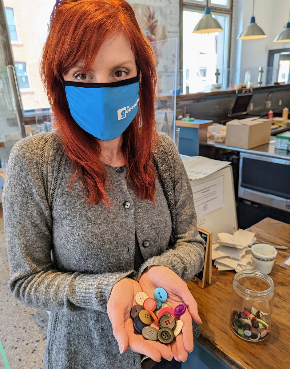 TheGeneratorCa's tweet photo. Day 5 of our #5DaysForGood - a trip to @541Barton to buy buttons! This is something we've included every year in our 5 days because we ♥️ 541 and what they do for the @Barton_Village community. #HamOnt https://t.co/aCNkONLR8v