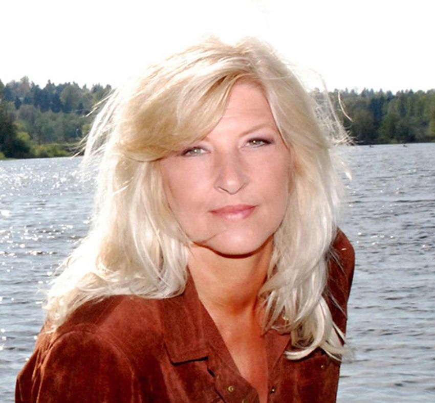 theperlichpost's tweet photo. Saddened to hear that singer/songwriter #SusanJacks of Poppy Family fame has passed away. She'll be greatly missed. Here's a 1971 clip of "Where Evil Grows" from Rollin' On The River hosted by Kenny Rogers and a few other memorable performances: https://t.co/F0MpJVFrEf https://t.co/hPCx2w429h