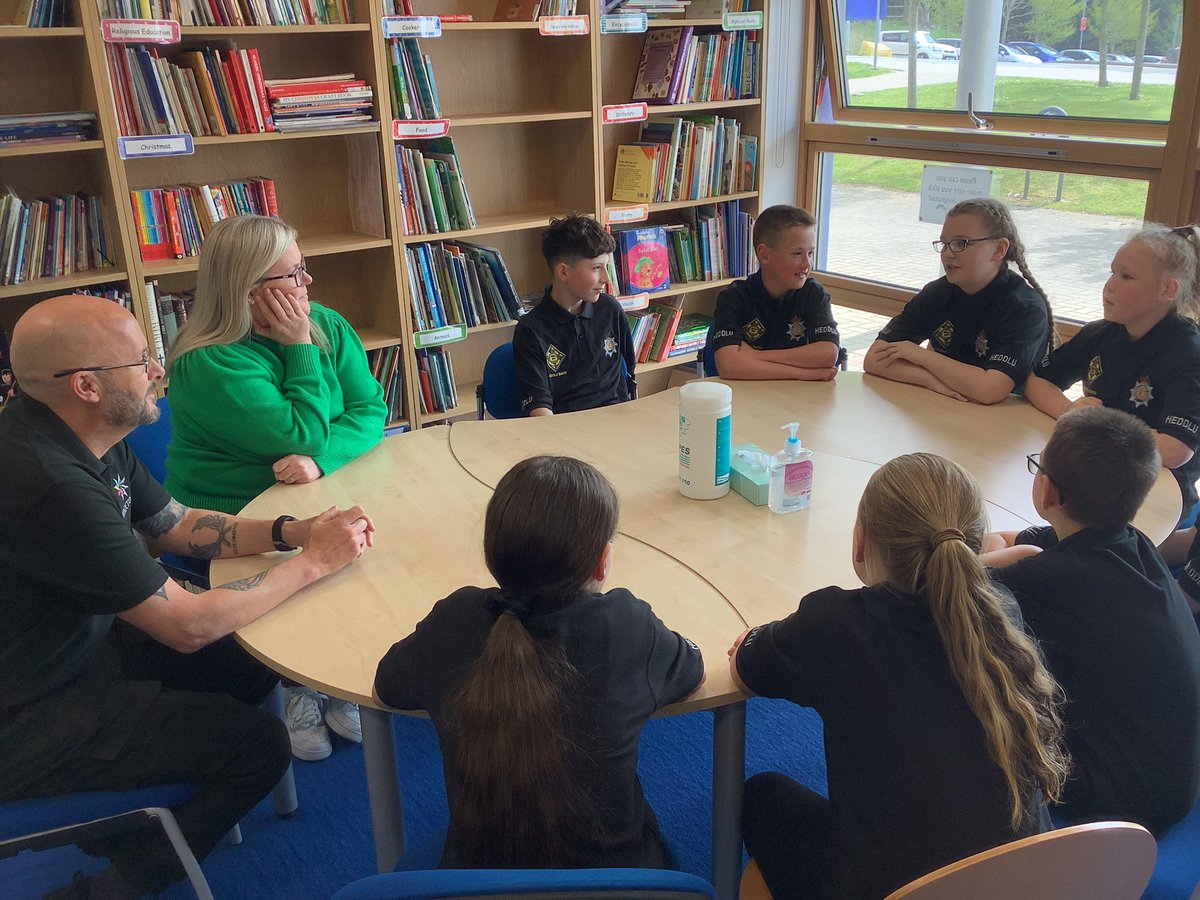 BHVCHeddluBach's tweet photo. Today our Heddlu Bach were learning about antisocial behaviour in Blaenavon with a visit from the Antisocial Behaviour Reduction team and our Next Gen Officer #gwentpolice #heddlubach @CS_TCBC https://t.co/SBZQ5jQgXX