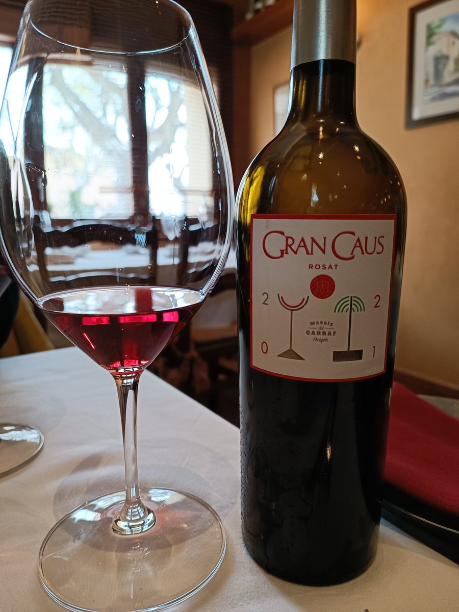 Aquí alguns dels vins que hem tastat aquest mes d'abril al Col.lectiu Sauló. <a href="/CJosepVicens/">Celler Josep Vicens</a> <a href="/doterraalta/">CRDO Terra Alta</a> <a href="/alellavinicola/">Alella Vinicola</a> <a href="/alella_do/">DO Alella</a> <a href="/JosepForaster/">Josep Foraster</a> <a href="/DOConcaBarbera/">DO Conca de Barberà</a> i <a href="/RafolsdelsCaus/">Can Rafols dels Caus</a> <a href="/dopenedes/">DO Penedès</a>.
