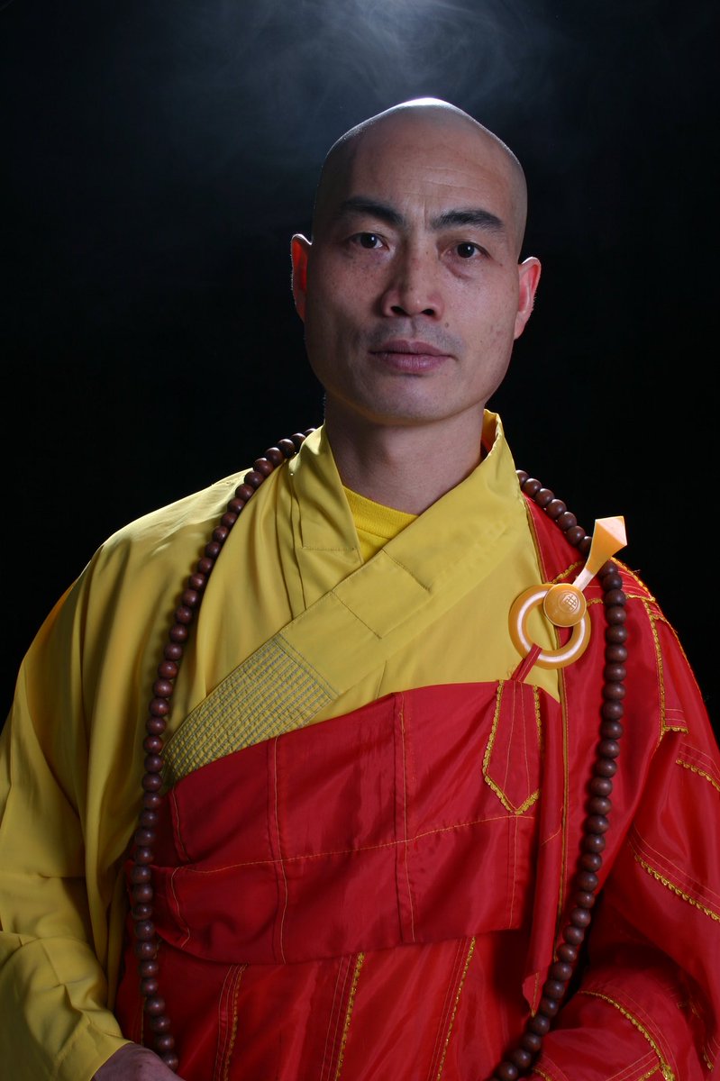 ShaolinMexico's tweet image. “ Si restas el tiempo que usas para comer, el tiempo que usas para dormir, el tiempo que no te sientes; cuantas horas realmente útiles te quedan de tu vida? ☸️ No pierdas el aprovecha cada minuto de tu hermosa vida” - #ShiYanMing #shaolinmonk #shaolin  #budismo #filosofia #kungfu