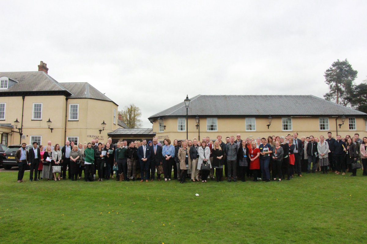 NTeesHpoolNHSFT's tweet image. "Our 100 Leaders programme is about giving staff the confidence and belief they are the drivers of change and it is they who will ensure we are fit for the future.”

Our chief exec @GillonJulie on the aims of our #NTH100leaders #CourageousChange

nth.nhs.uk/news/nhs-staff…