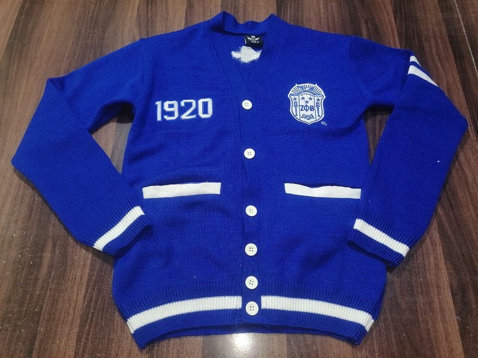 ALCollection's tweet photo. #ALCollectionGreek #ZetaPhiBeta cardigan just dropped #ALCollectionOnline all orders will ship on 5/9. #zetaphibeta #divine9 #dovelove #sorority #finerzetas #bluephi #hbcugreeks #blackexcellence
https://t.co/QfS91pyNsC https://t.co/Qwx16I5QCv