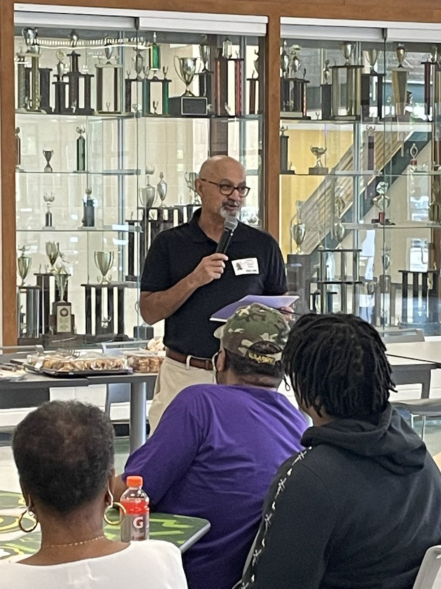 Military_ACPSD's tweet photo. @AikenPublicSch @aikenhighschool Celebration breakfast for military - connected students at Aiken High School. Thank you LCDR Negron for your words of encouragement to our students and parents. https://t.co/4WWrrtwuRf