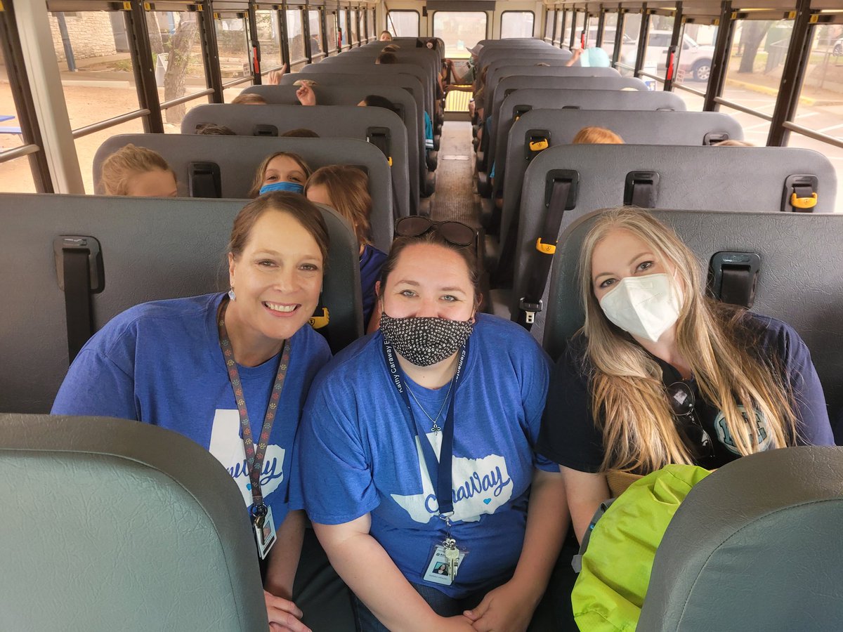 MrsVrazel's tweet photo. It's Field Trip Day! 1st trip in over 2 years. #ItsFarmTime #3rdGrade @CarawayElem https://t.co/ypKyqftDJW