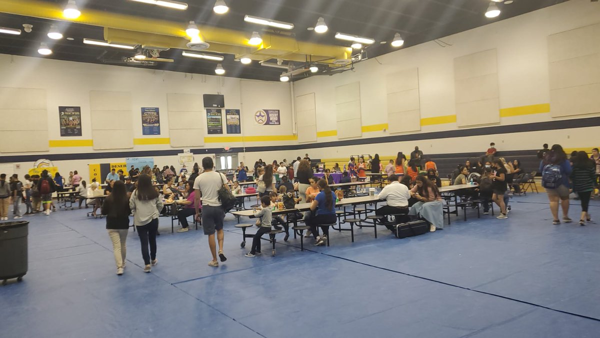 Guillen_Middle's tweet photo. Celebrated our DIA DEL NIÑO with cool performances and great food! Awesome community participation! #TeamSISD #ColtNation #PowerToAmaze #DiaDelNino https://t.co/Ax6NCdDFGr