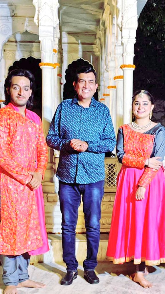RudraDancer's tweet photo. Indeed a pleasure to meet @SanjeevKapoor ji and shoot for his upcoming project 💐 https://t.co/KdlOgWRN5k