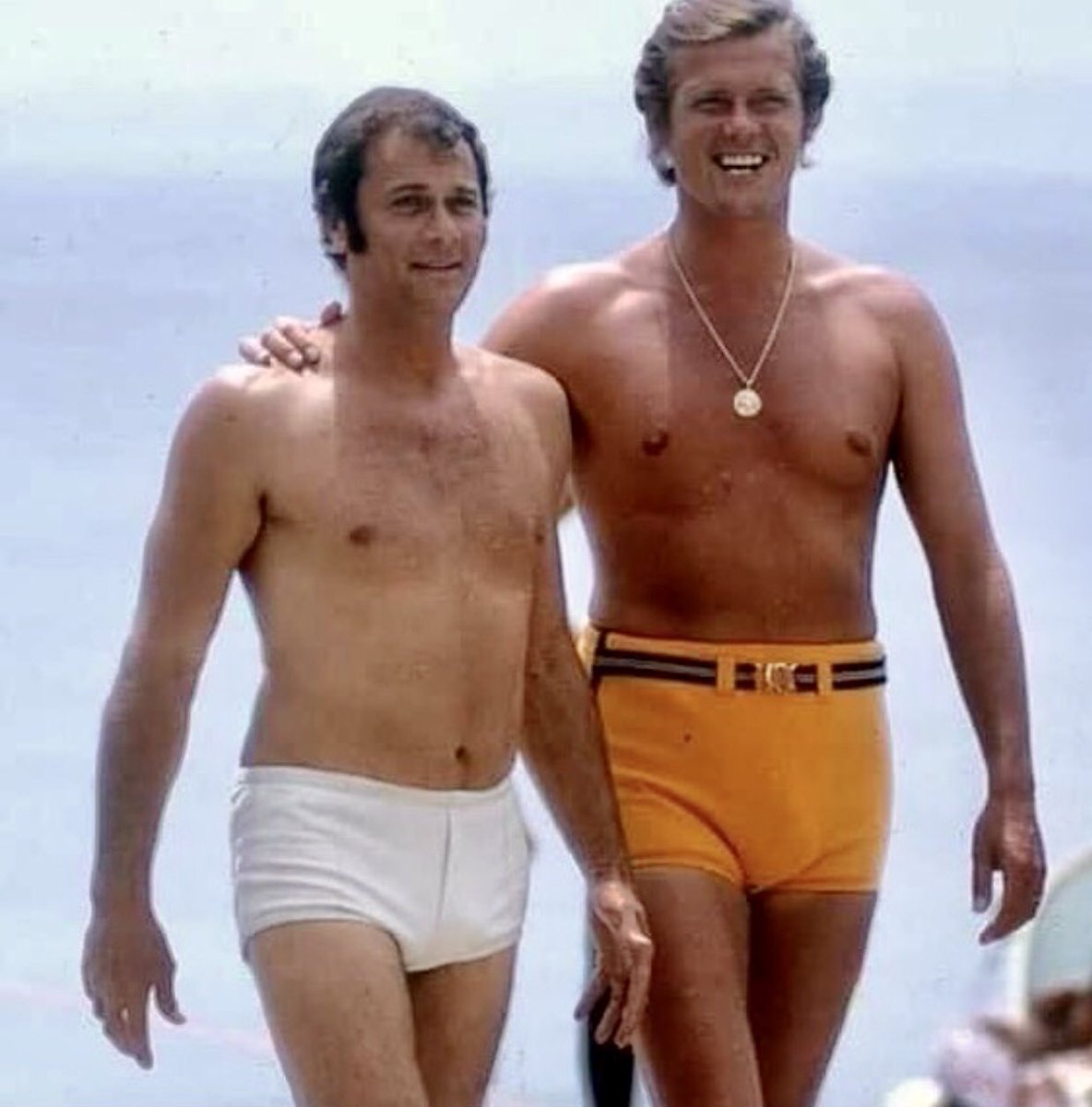 JBondPersuader's tweet photo. The sun is shining, it’s the weekend, let’s go to the beach. #weekendvibes #persuaders https://t.co/657HDKKUFA