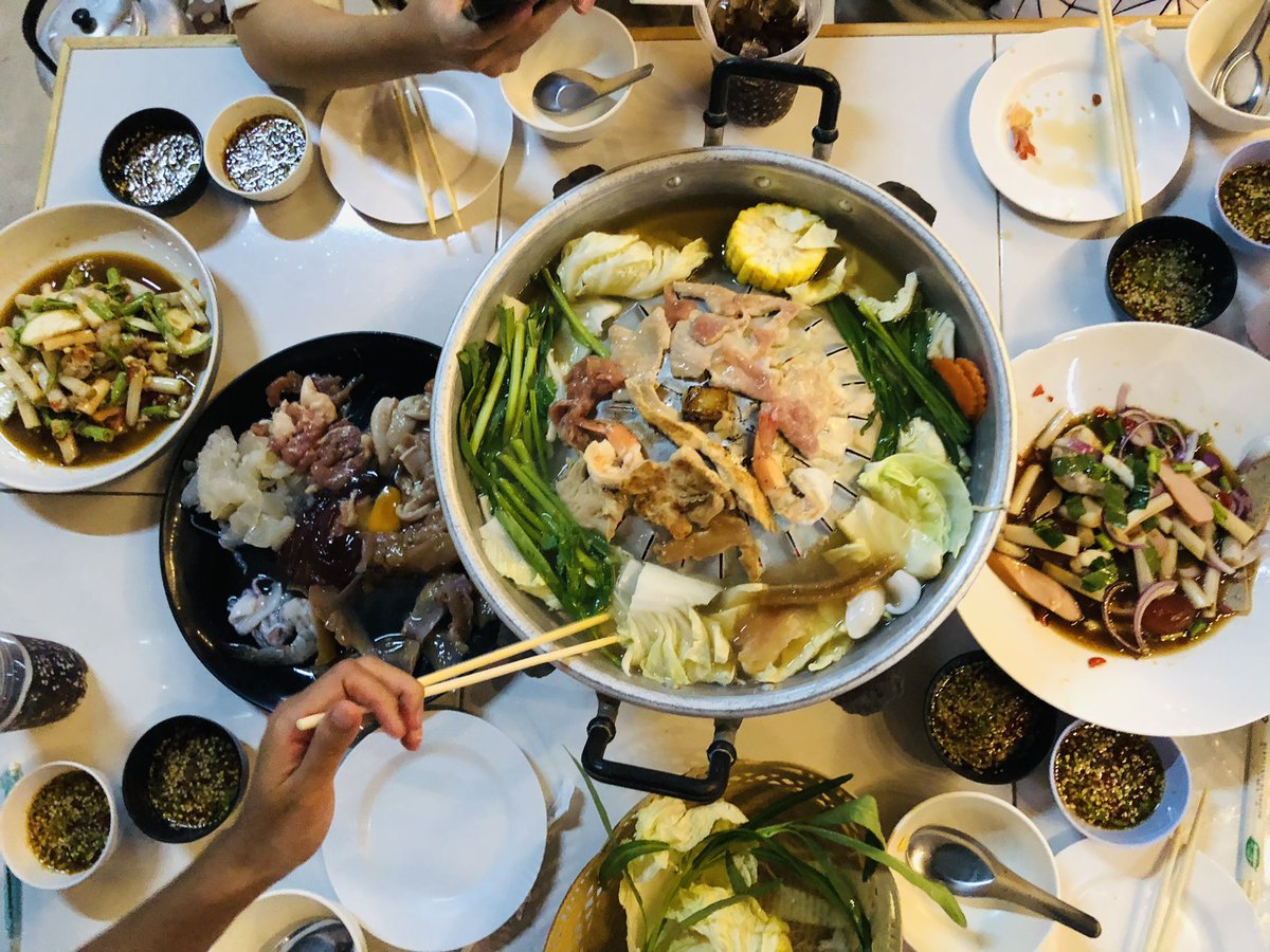 MeanNieTime's tweet image. บังคับทุกคนมากินหมูกระทะ เพราะใกล้ที่ทำงาน เจอโปรเจควันเกิดน้องพีพี และใช่ค่ะ ฉันเจอบิวกิ้น มาที่ร้าน แต่ไม่ได้กิน เพราะโต๊ะเต็ม ฮืออออ อ้วงอดกินเลย แต่อ้วงเห็นโปรเจคน้องพีพีด้วยนะ #HBDPP23rdProject