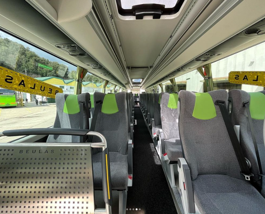SOCITRANSA's tweet photo. Compartimos el post de Beulas, con las fotos de uno de nuestros nuevos autocares. #beulas #glory #socitransa #flixbus #iberocoach #autocar #autobus #midibus #bus #coach #galicia #transporteescolar #discrecional #regular #travel #travelbus #personalizado #customized https://t.co/v7o2rQeU3X