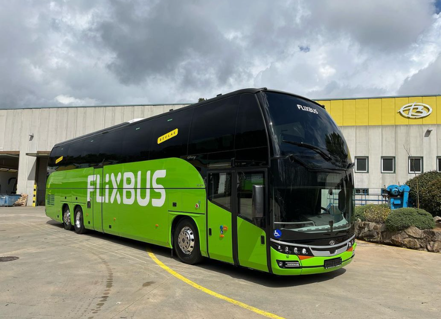 SOCITRANSA's tweet photo. Compartimos el post de Beulas, con las fotos de uno de nuestros nuevos autocares. #beulas #glory #socitransa #flixbus #iberocoach #autocar #autobus #midibus #bus #coach #galicia #transporteescolar #discrecional #regular #travel #travelbus #personalizado #customized https://t.co/v7o2rQeU3X