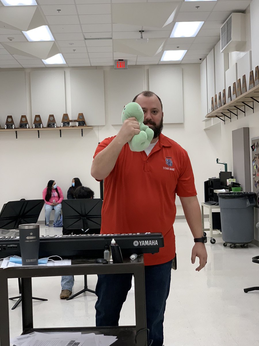 Don’t forget to name our new mascot!!

docs.google.com/forms/d/e/1FAI…

As you can see Mr. Lewis love them