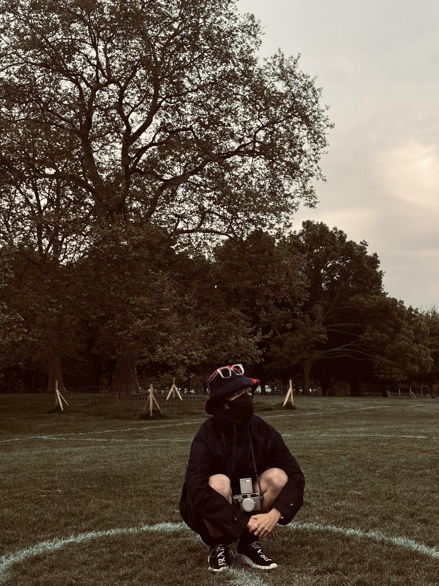 1024zone's tweet photo. [🪐] HONGJOONG FNS 

"🇬🇧📸🇬🇧📸" https://t.co/8BygiXe9xQ