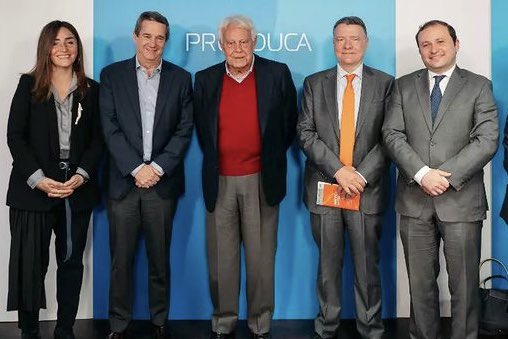Gaspard_Estrada's tweet photo. Muy contento de presentar en Madrid « América Latina. Mirar al futuro », junto con el ex presidente del Gobierno de España, Felipe González. Feliz de haber podido coordinar esta publicación con un grupo de autores de lujo https://t.co/VWlffr6i0b