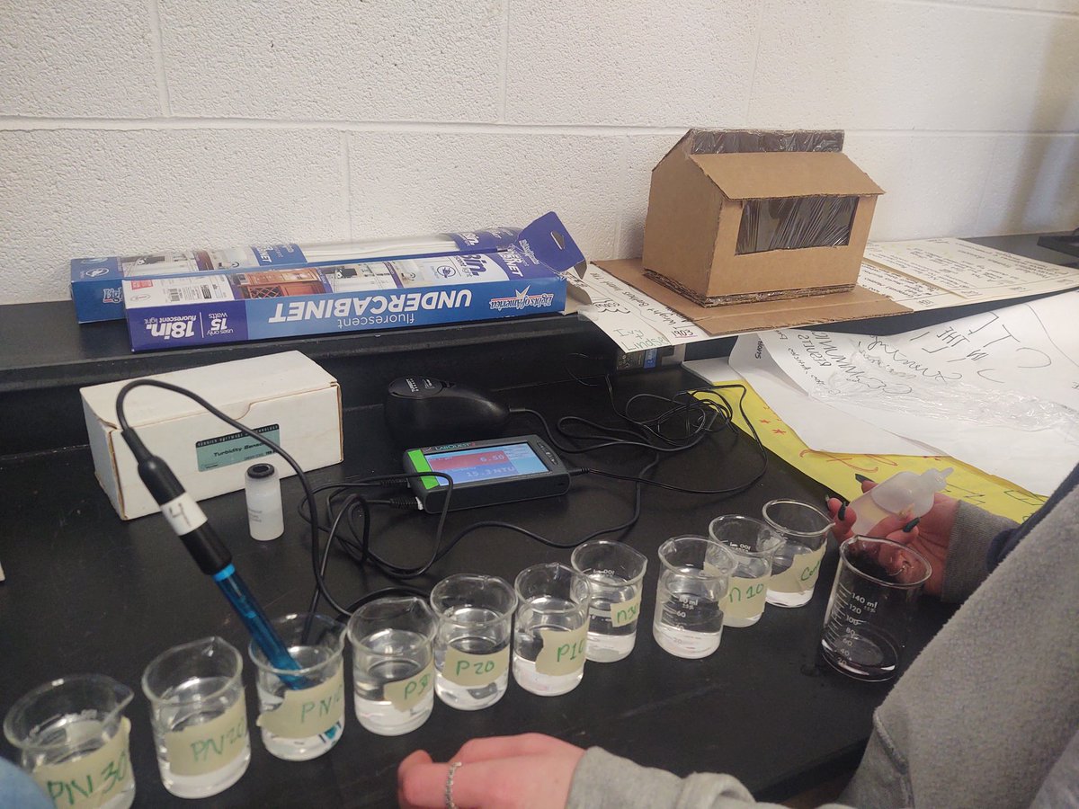 LPatchBHS's tweet photo. Testing the process of Eutrophication in APES #tcsyes #inmyclassroom #labquest https://t.co/xxPrBmThr3