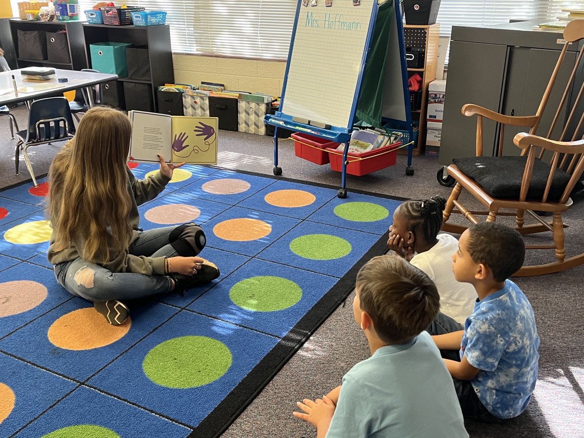 NorthAugustaHS's tweet photo. This morning our Student 2 Student club read books to kindergarten through first grade students at Hammond Hill Elementary about what military children and new students go through. https://t.co/ElwtkLcC5j