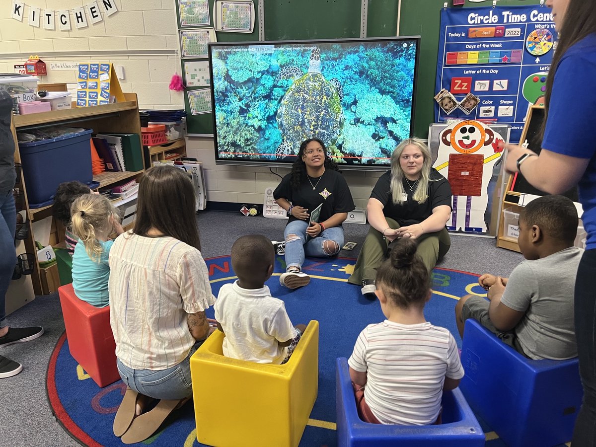 NorthAugustaHS's tweet photo. This morning our Student 2 Student club read books to kindergarten through first grade students at Hammond Hill Elementary about what military children and new students go through. https://t.co/ElwtkLcC5j