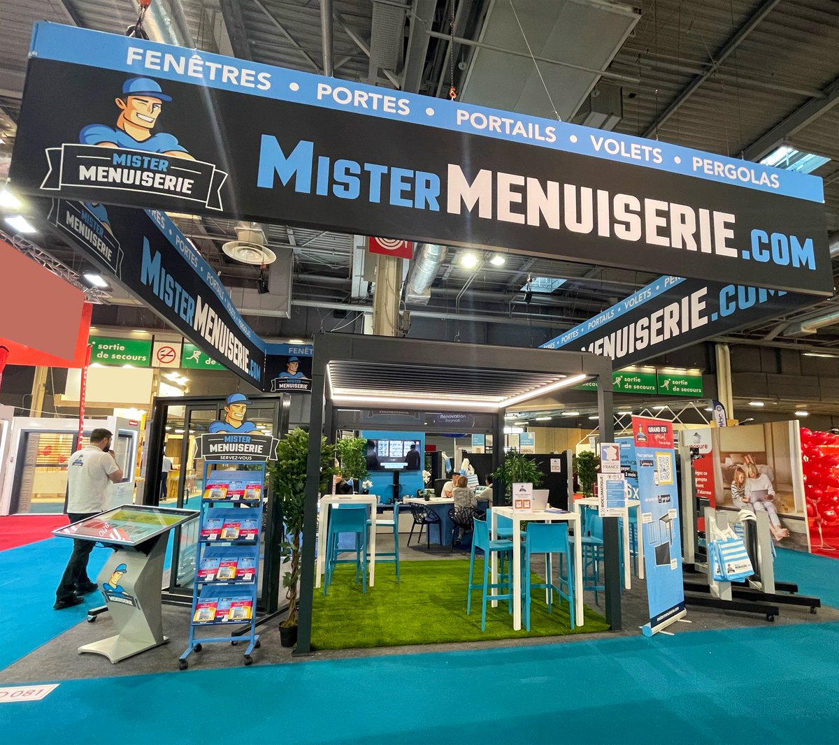 MrMenuiserie's tweet photo. Nous sommes à la Foire de Paris jusqu'au 9 mai, de 10h à 19h, nocturne samedi 7 mai jusqu’à 22h ! 🤩

On vous attend sur notre stand situé Hall 3 emplacement D081 😉

Retrouvez nos produits "STARS" : le Portail Orléans, la Pergola Bioclimatique Hawaï, nos Portes, nos Fenêtres... https://t.co/NT6wfvjYJl