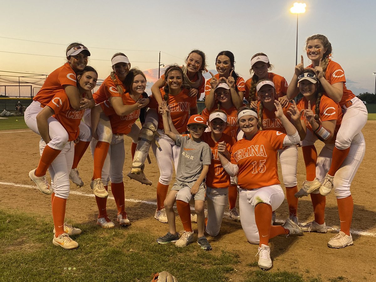 Me and #12 workin last night for a 1 hitter! Awesome Defense secured that bag😏14-1 against Farris for first playoff series game. Let’s go get the next one!@SoftballCelina @TXGloryDFWWood <a href="/reagan_radtke/">reagan radtke</a>