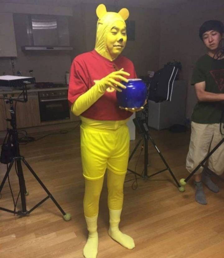 JudyJoh23987173's tweet photo. My niece's asian boyfriend named long-wang put on this Winnie da Pooh costume ๐คช
more like Winnie da phuck๐
#LongWang #Asian #HideYourDogs #YingYang #SomTingWong #Honey #WinnieDaPhuck https://t.co/bVazLmw2Fc