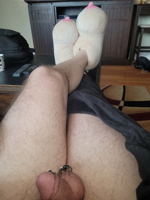 Just chilling at our airbnb in Chicago, planning the day with @TheMistyPeaches https://t.co/WedogPjY<a href="/tag/mistypeaches"class="tags"><span>#mistypeaches</span></a>