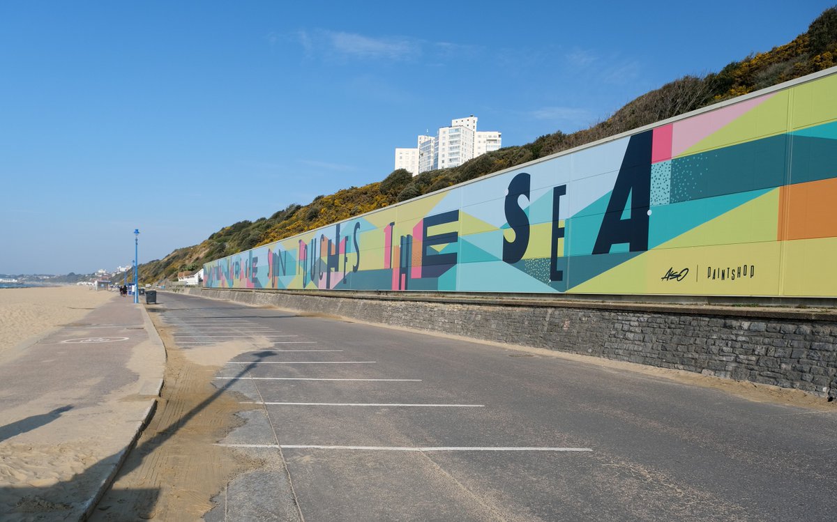 A nice new mural on the land train garage on #Bournemouth seafront, just in time for the bank holiday weekend. <a href="/BCPCouncil/">BCP Council</a> <a href="/paintshopstudio/">Paintshop | Studio & Gallery</a>