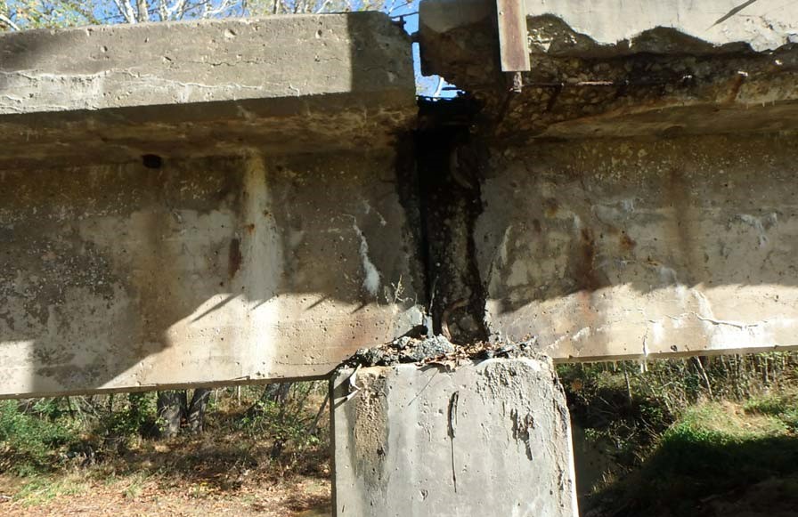 BridgingKY's tweet photo. Beautiful weather, beautiful bridge! Here’s a look back at one of our projects in Morgan County. 

Upgrades to this bridge included a new superstructure, deck and rails. https://t.co/6B4Lqb1BzR