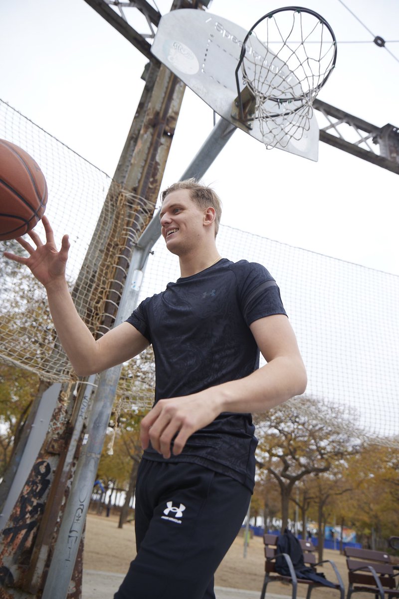 You don’t have to be tall, to play basketball🏀 <a href="/UnderArmour/">Under Armour</a>  #TheOnlyWayIsThrough