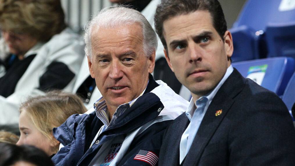Hey! Hunter Biden, do you like call Father to your Fake Father?

Where now your Real Father?

(헤이! 헌터 바이든, 너는 가짜 아버지를 아버지라고 부르는 것이 좋으냐?

너의 친 아버지는 어디 있는지 아느냐?)