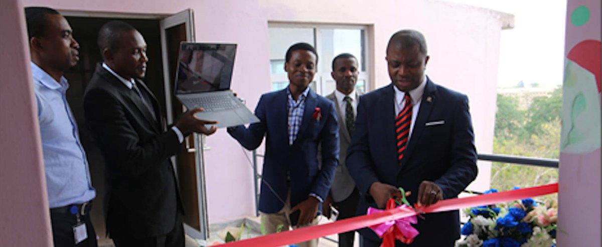 AfDB_Group's tweet photo. Women in #Nigeria and #Kenya now have more opportunities to advance their #ICT skills. 👩🏾💻 Three new #Coding4Employment digital training centres have pledged to fill 50% of initial spots with women applicants. Details: https://t.co/Pxpv1LNaGt #GirlsinICT #ImproveQoL https://t.co/TBHnBi4m6U