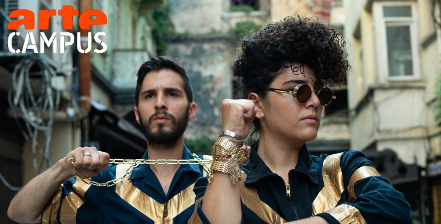 ArteCampusfr's tweet photo. 🎙️ Dans le quartier #Ottakring de #Vienne, le duo hip-hip #EsRAP part à la recherche de son identité à travers la musique. 🎵 

👊 Dans leur musique, une colère, celle de vivre dans une société autrichienne de plus en plus fermée

👉https://t.co/CZTkonasqn https://t.co/eHloLzsOQW