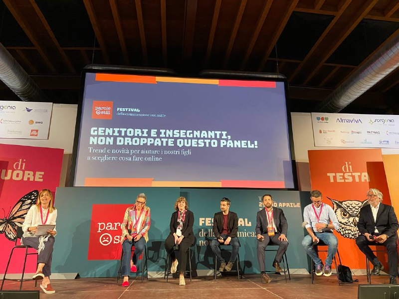 Genitori e insegnanti, non droppate questo panel

Sul palco
🎙️ | <a href="/glmannheimer/">Giacomo Lev Mannheimer</a>, <a href="/TikTok_it/">TikTok Italia</a> 
🎙️ | <a href="/appiccicati/">Davide Nonino</a>, <a href="/FamigliaGBR/">Famiglia GBR</a> 
🎙️ | Elia Bombardelli
🎙️ | <a href="/BaStraNo/">Barbara Laura Alaimo</a> 
🎙️ | <a href="/AlbinoBelli/">Albino Belli</a> 
🎙️ | <a href="/chiara_bidoli/">Chiara Bidoli</a> 

Questo panel è organizzato grazie a <a href="/GruppoHera/">GruppoHera</a> 

#paroleostili