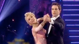Happy #InternationalDanceDay, here is my favourite dance from <a href="/GethincJones/">Geth</a> + <a href="/CamillaDallerup/">Camilla Sacre-Dallerup</a> 😊😊
