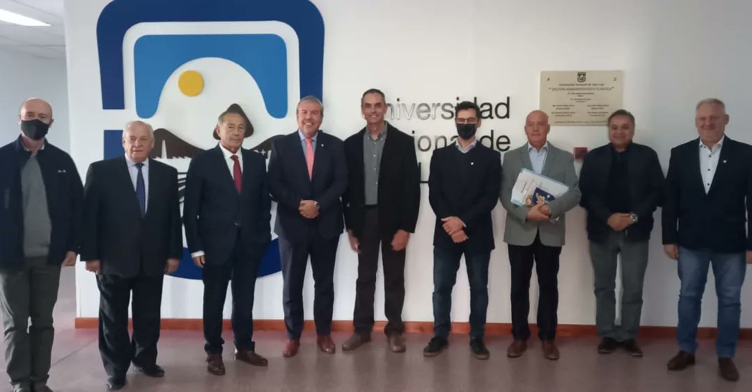 📌 Esta mañana el rector de la Universidad Nacional de San Luis (UNSL), Víctor Moriñigo, participó del homenaje al proyecto "Ojo de Halcón" organizado por la Comisión de Ciencia y Tecnología del Honorable Senado de la Nación.

facebook.com/11059606703166…

#Rector #UNSL